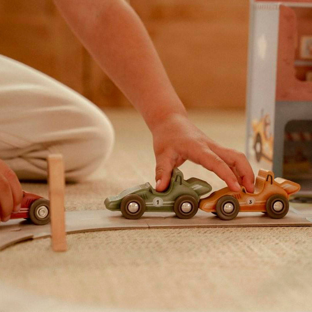 Caja de Juego con Pista de Carreras