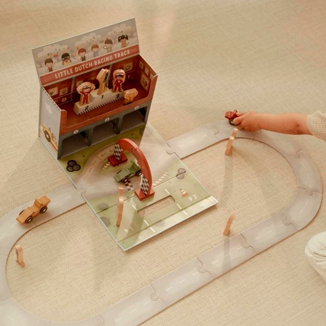 Caja de Juego con Pista de Carreras