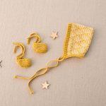 Gorrito y patucos Muñeca Mezcla Mostaza