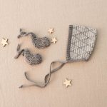 Gorrito y Patucos Muñeca Gris mezcla