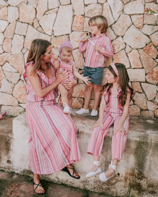 Reconozco que la colección Babilonia me tiene robada el corazón, y no solo por su tejido sino por los nuevos patrones que vienen con ella.

¿Habéis visto el conjuntazo para nosotras?❤️ ¡Deseando que venga el calorcito y estrenarlo!

¿Estáis preparadas para la que se viene? Mañana a las 21:00h disponible en web